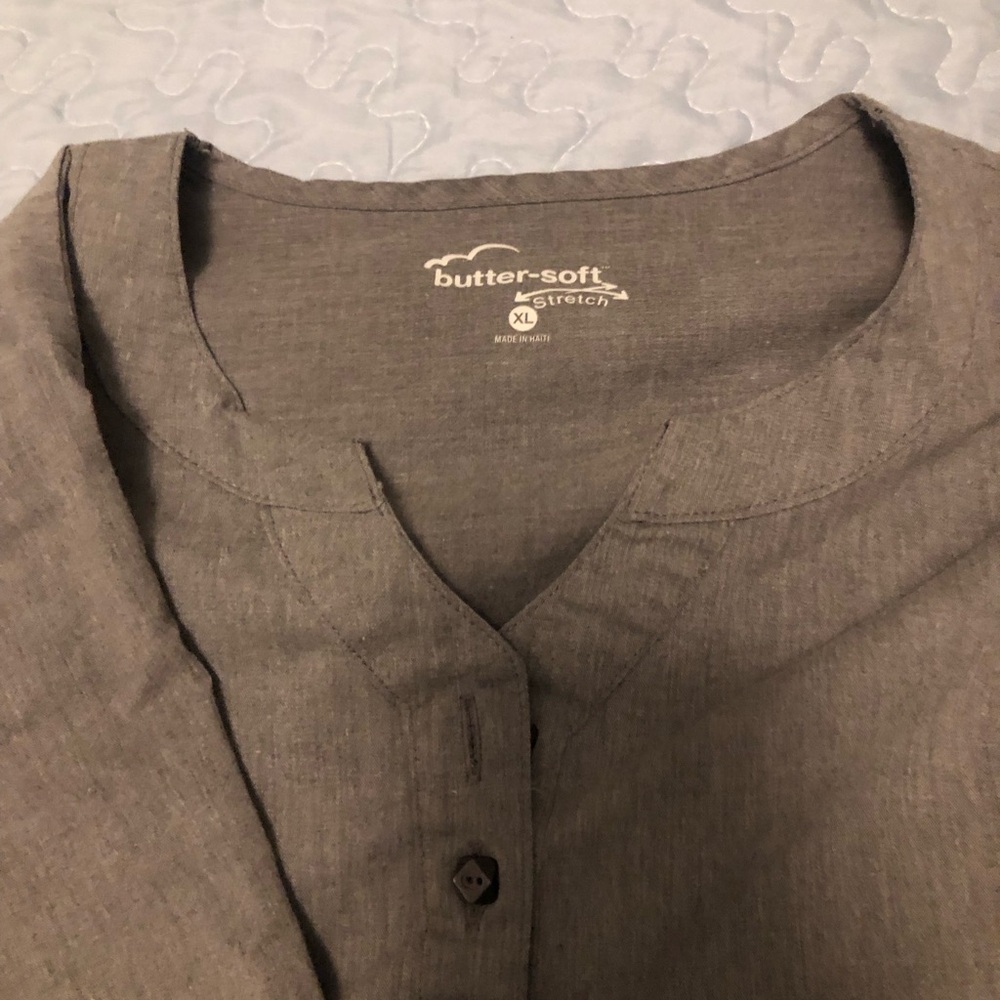 Heather grey 3/4 length sleeve scrub top